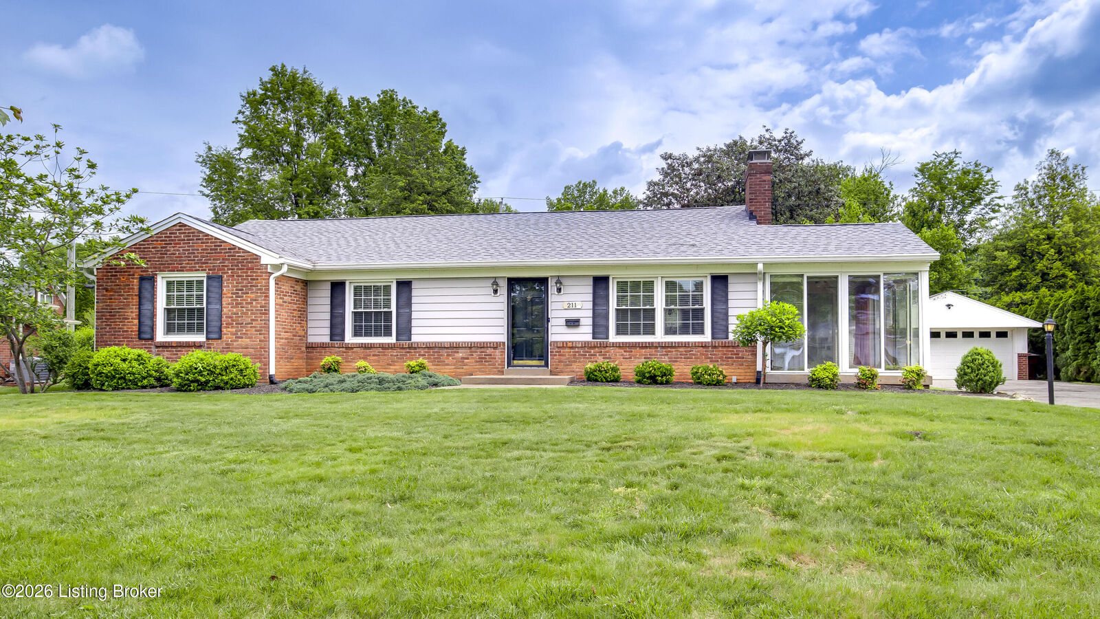 Property Photo:  211 Bellemeade Rd  KY 40222 
