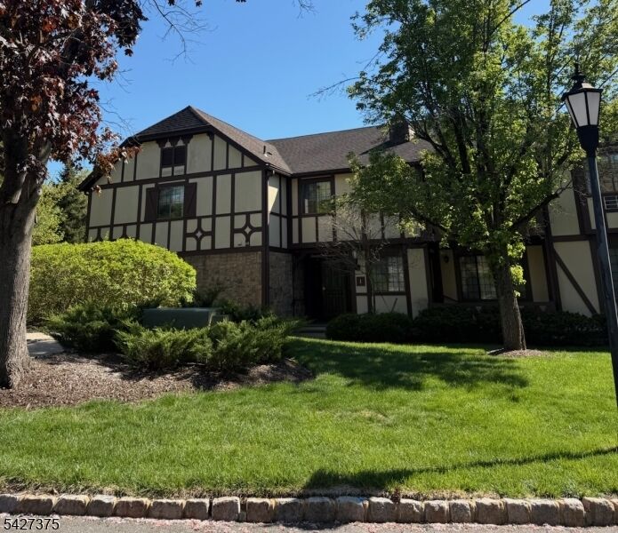 Property Photo:  1 Avon Ct 1G  NJ 07928 