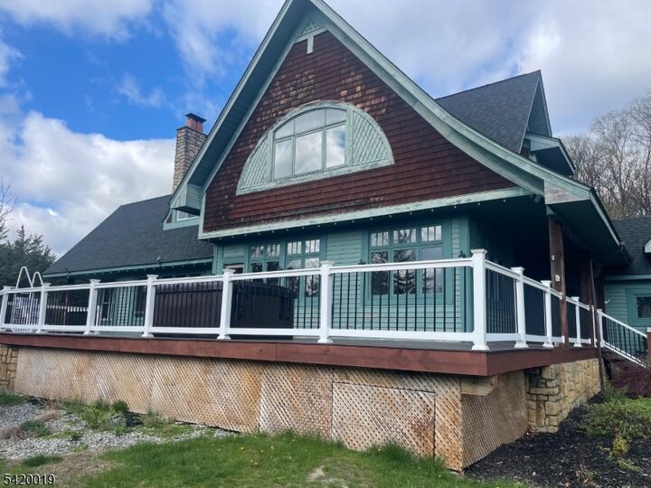 Property Photo:  4 Highlands Ln  NJ 07825 