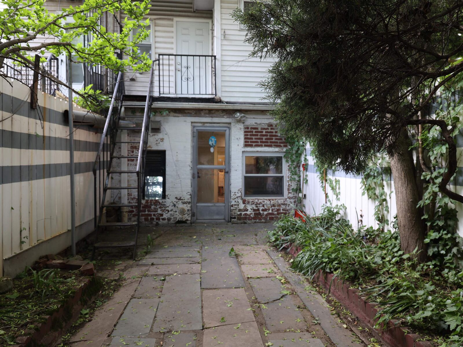 Property Photo: 22 Jones St 1 NJ 07306-3103