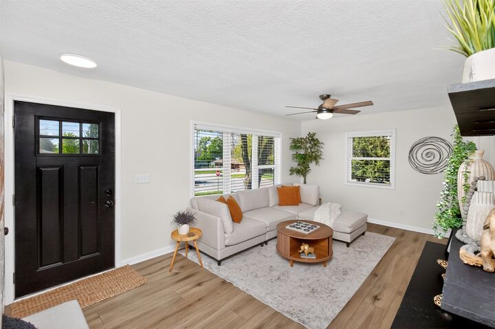 Property Photo:  4800 Fairview Drive  IA 50327 