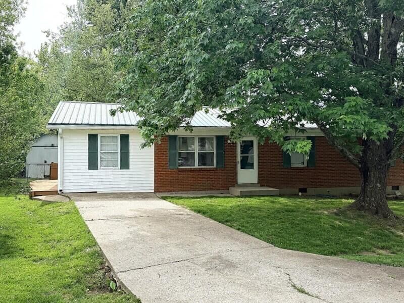 Property Photo:  4 Pebble Court  KY 40601 