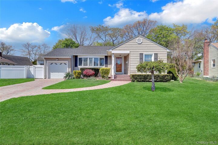 Property Photo:  6 Sheep Pasture Lane  NY 11758 