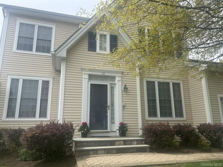 Property Photo:  10 Limerick Court  NY 10603 