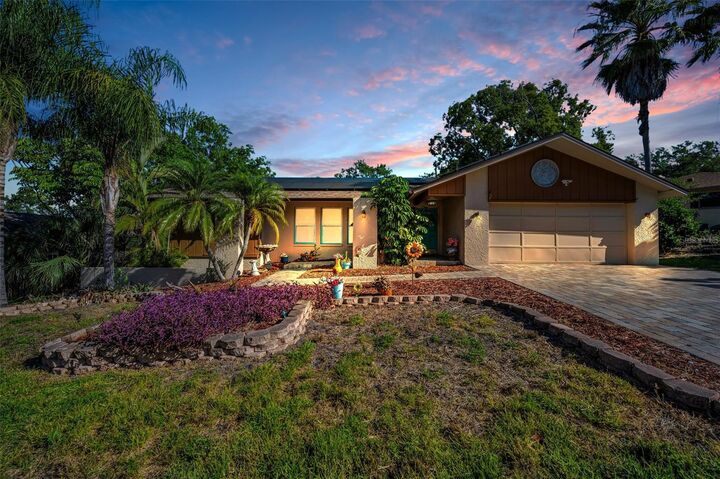 Property Photo: 760 Village Way FL 34683