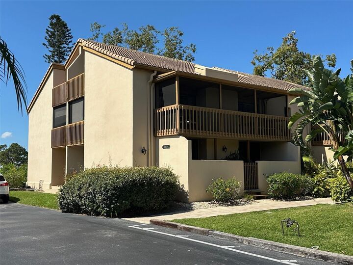 Property Photo:  3033 Willow Green 10  FL 34235 