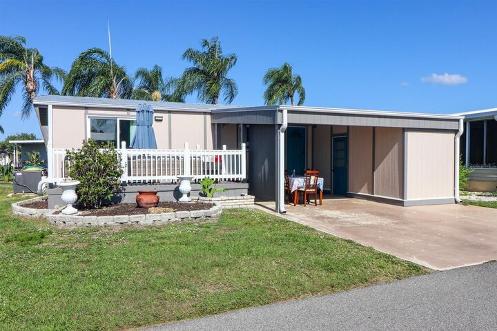 Property Photo:  2100 Kings Highway 662  FL 33980 