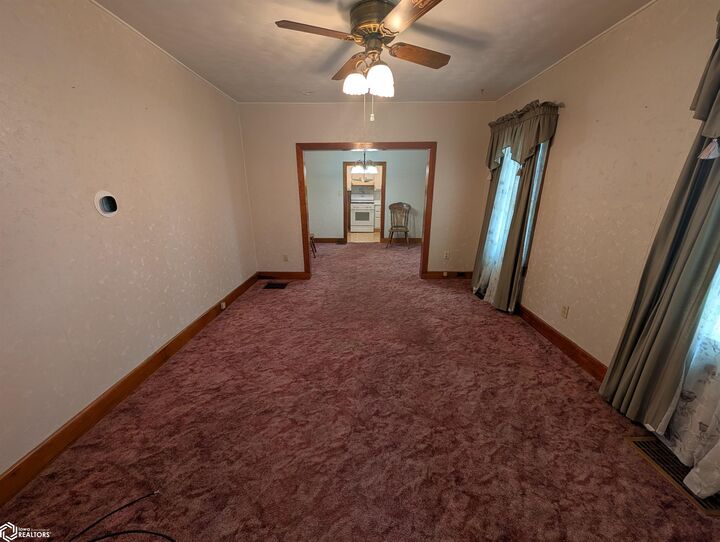 Property Photo:  925 Shields Street  IA 52601 