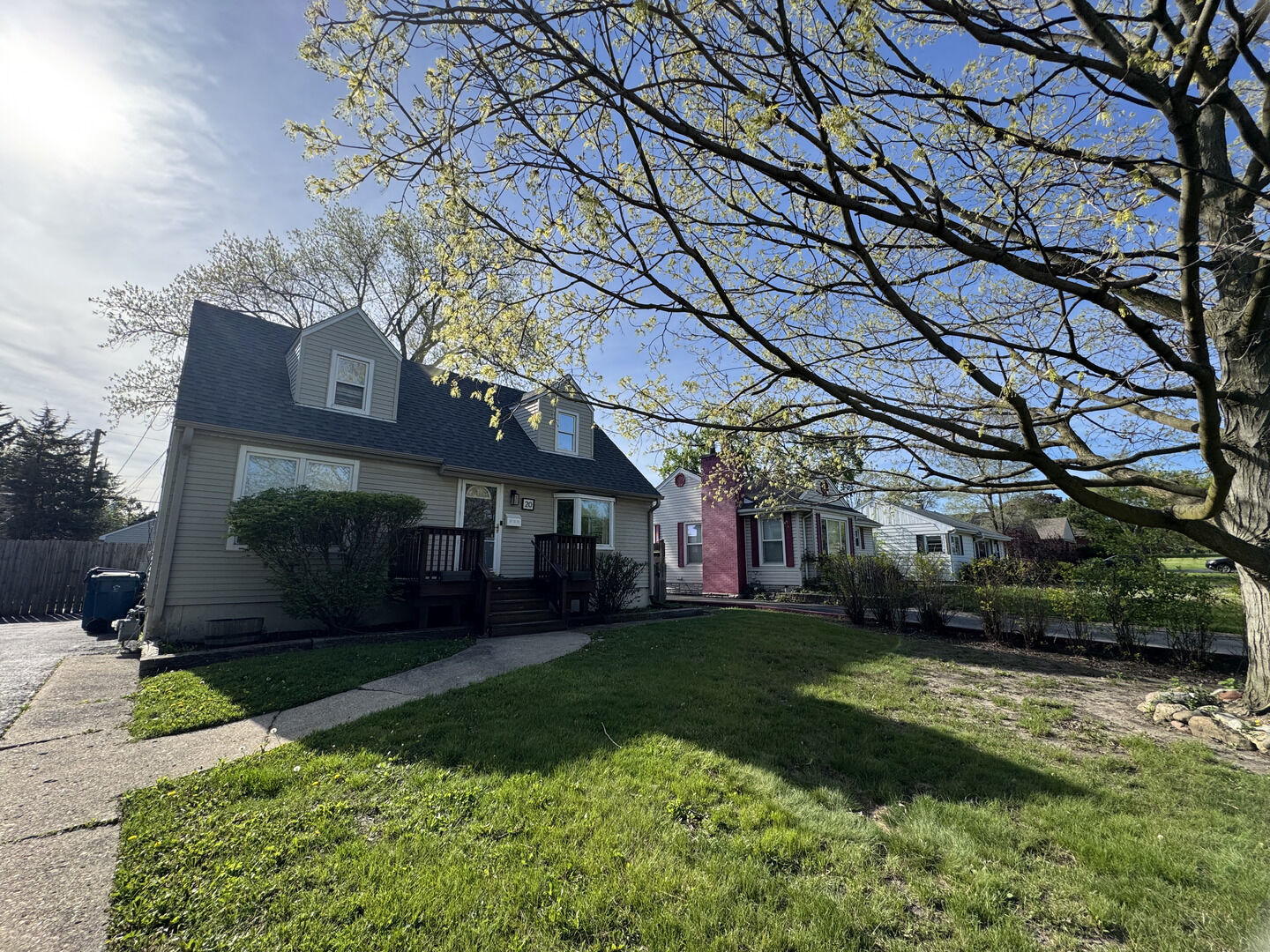 Property Photo:  20 S Iowa Avenue  IL 60101 
