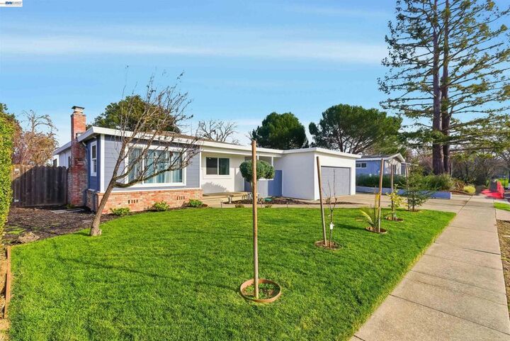 Property Photo:  1382 Donna Street  CA 94947-4517 