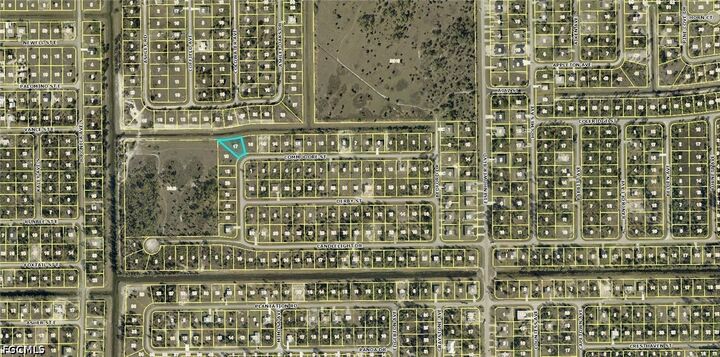 Property Photo:  933 Commodore Street  FL 33974 