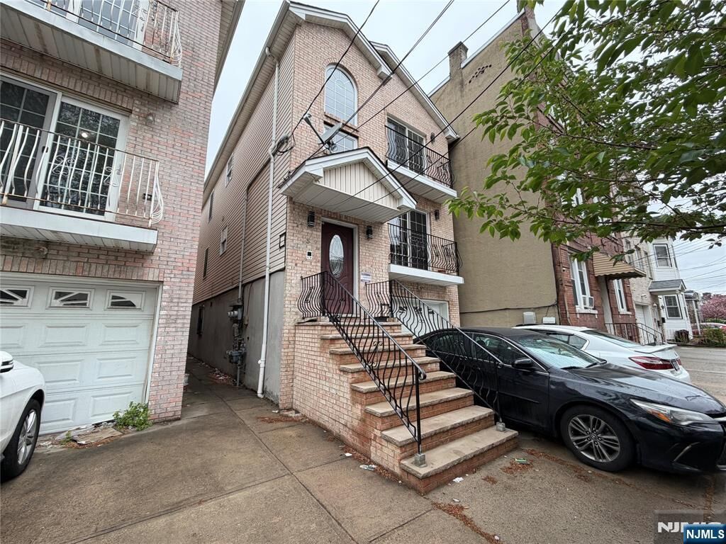 Property Photo:  5 Skillman Avenue 2  NJ 07306 