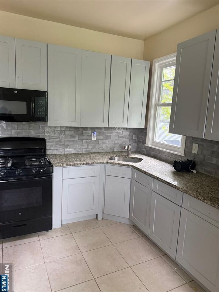 Property Photo:  149-151 Scheerer Avenue 2  NJ 07112 