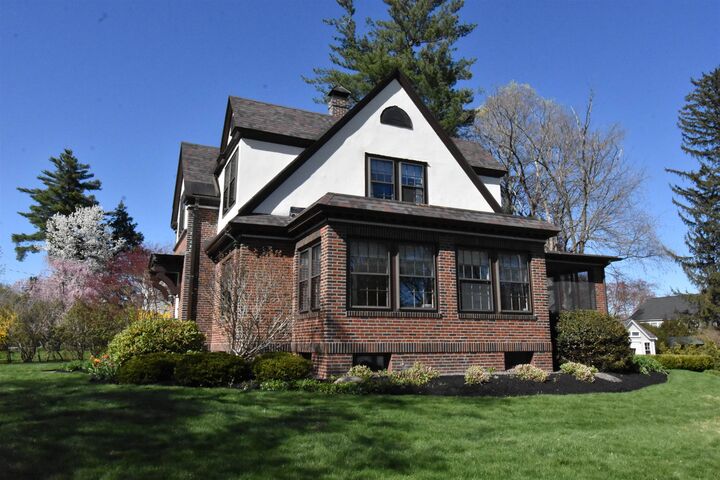 Property Photo:  37 Chester Street  NH 03064 