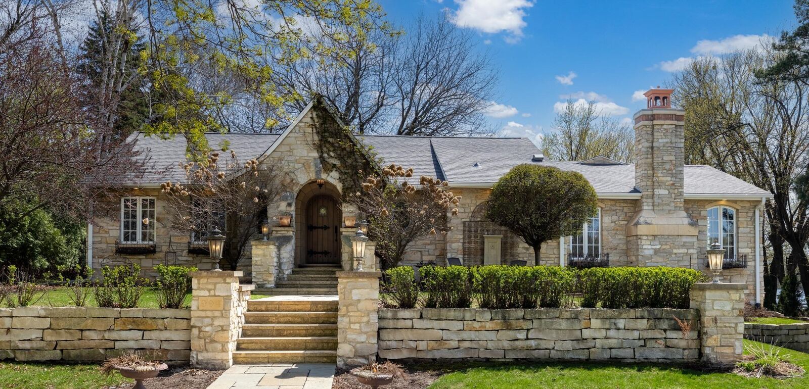 Property Photo:  994 Wagon Wheel Trail  MN 55120 