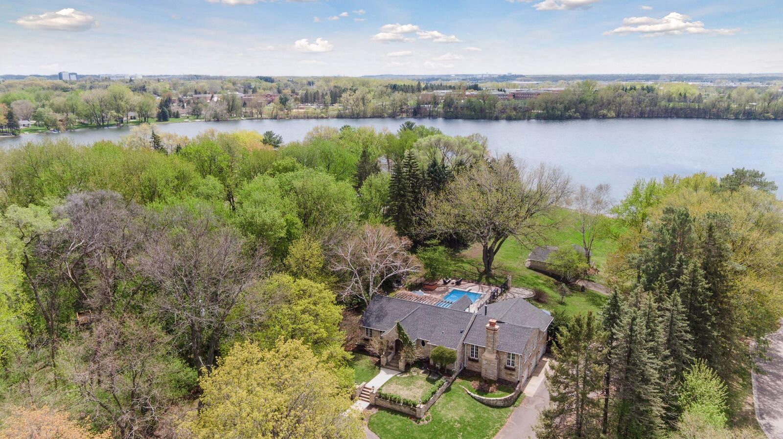 Property Photo: 994 Wagon Wheel Trail MN 55120