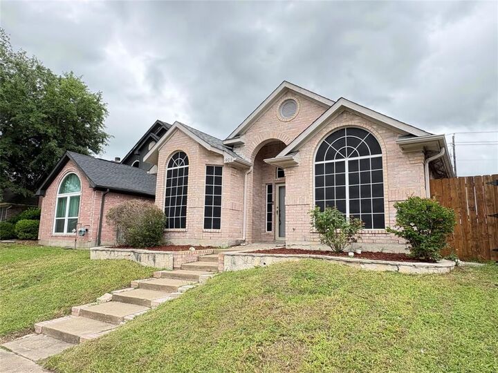 Property Photo:  928 Winchester Lane  TX 75181 