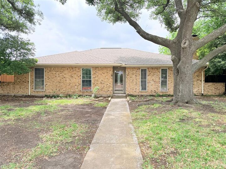 Property Photo:  2728 Parkhaven Drive  TX 75075 