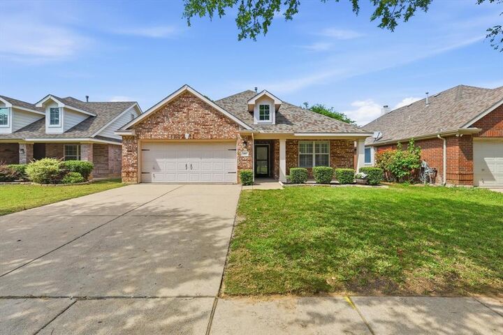 Property Photo:  609 Darlington Trail  TX 76131 