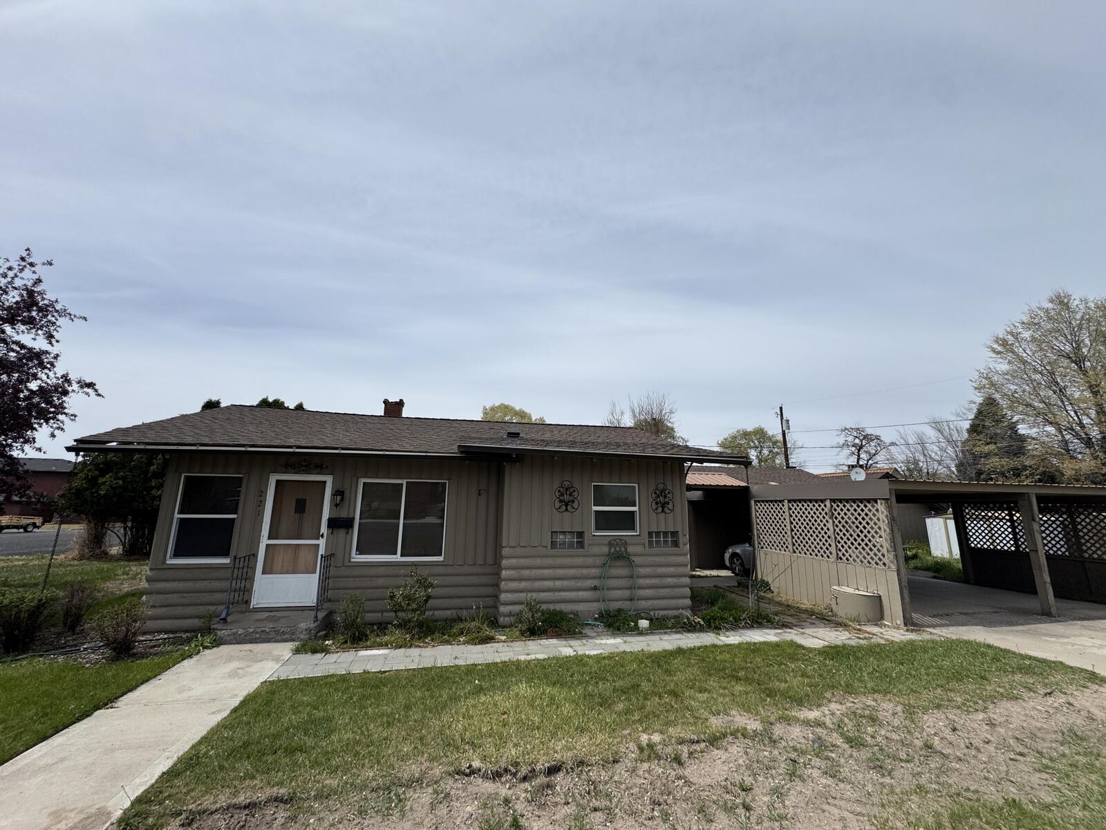 Property Photo:  221 NE Idlewood Street  OR 97754 