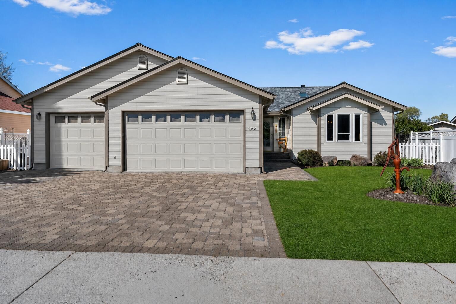 Property Photo:  222 SW Meadow Lakes Drive  OR 97754 
