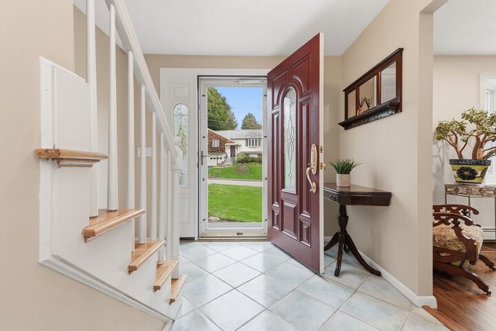 Property Photo:  14 Fox Hill Rd  MA 01701 