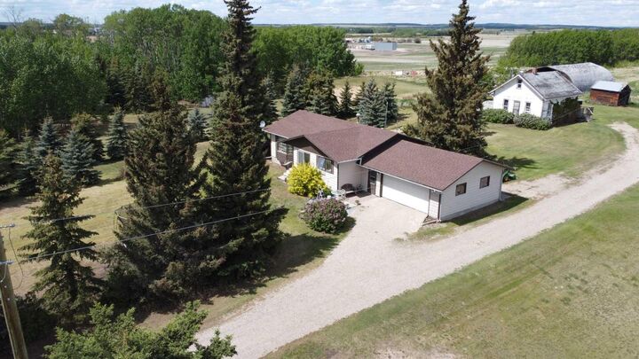 Property Photo:  A&B, 84052 Hwy 59 A&Ampb  AB T0H 2J0 