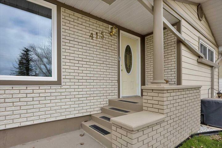 Property Photo: 415 12 Street E AB T0J 0Y5
