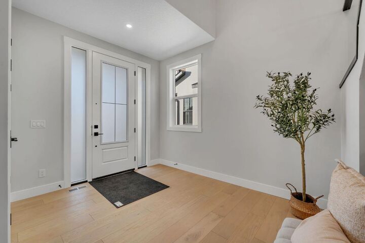 Property Photo:  28 Spring Creek Point SW  AB T3H 6E2 