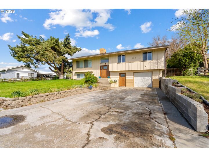 Property Photo:  118 Park Ave  OR 97818 