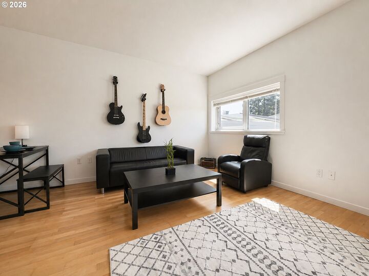Property Photo:  910 SE 42nd Ave 240  OR 97215 