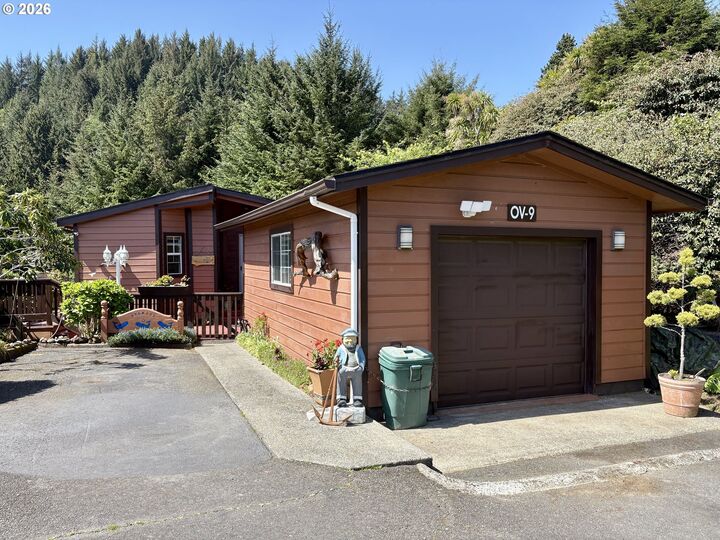 Property Photo: 19921 Whaleshead Rd Ov9 OR 97415