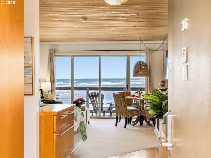 Property Photo:  3140 Sunset Blvd 36  OR 97138 