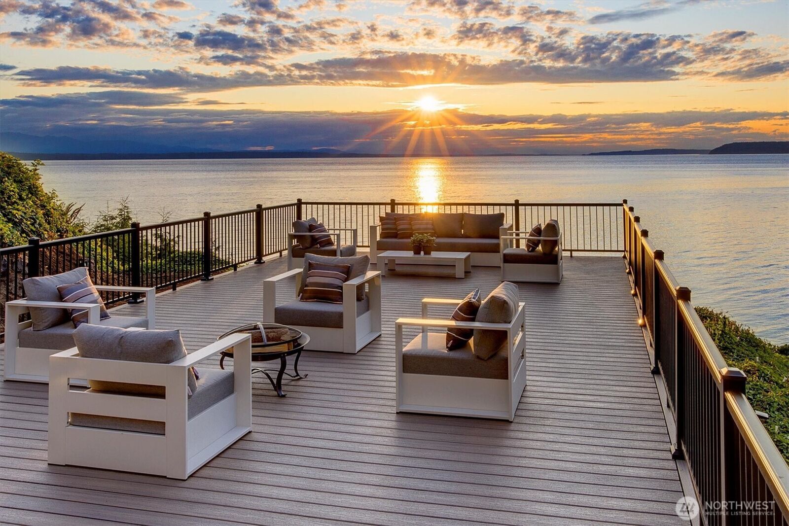 Property Photo:  8001  Talbot Road  WA 98026 