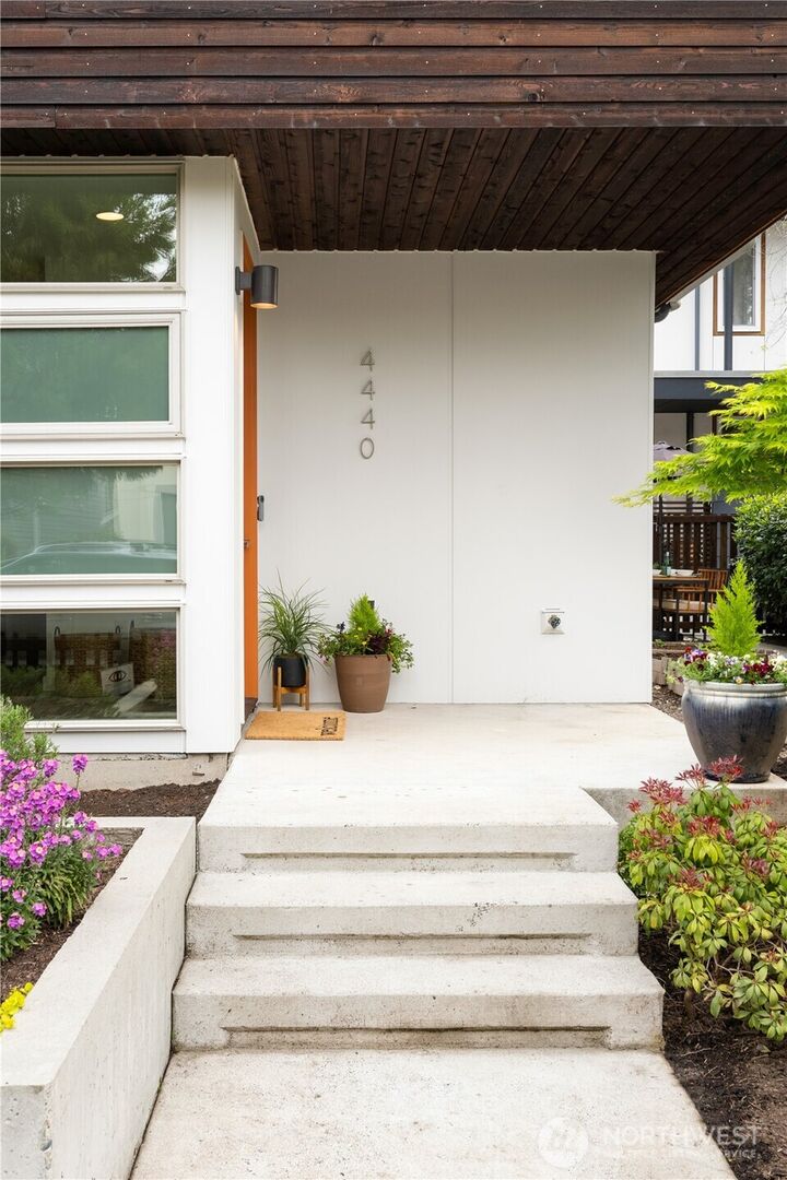 Property Photo:  4440  Renton Avenue S  WA 98108 