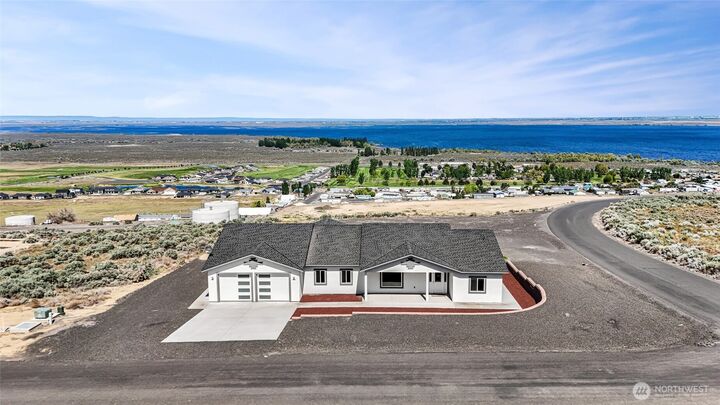 Property Photo:  6820  Road 8.8  SE  WA 99344 