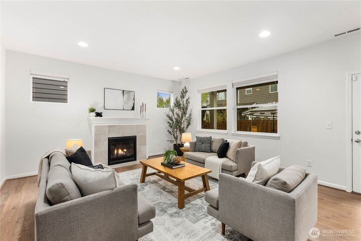 Property Photo:  2914  47th Street SE  WA 98203 