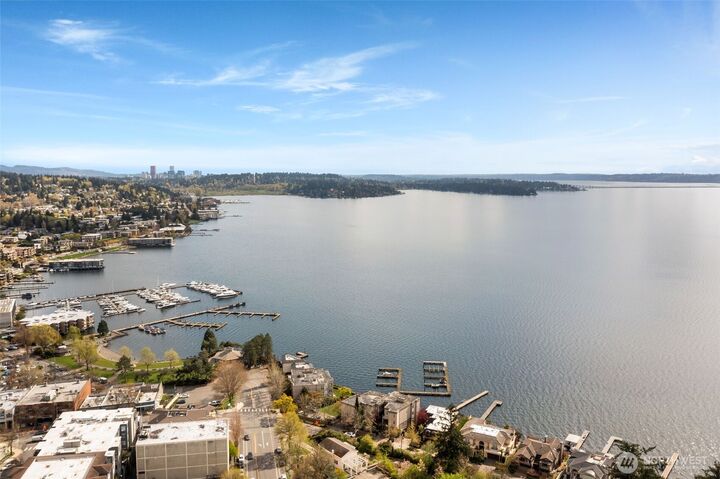 Property Photo:  116 E  2nd Street S E  WA 98033 