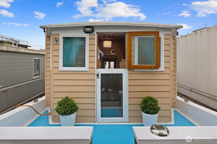 Property Photo:  2143 N Northlake Way 47  WA 98103 