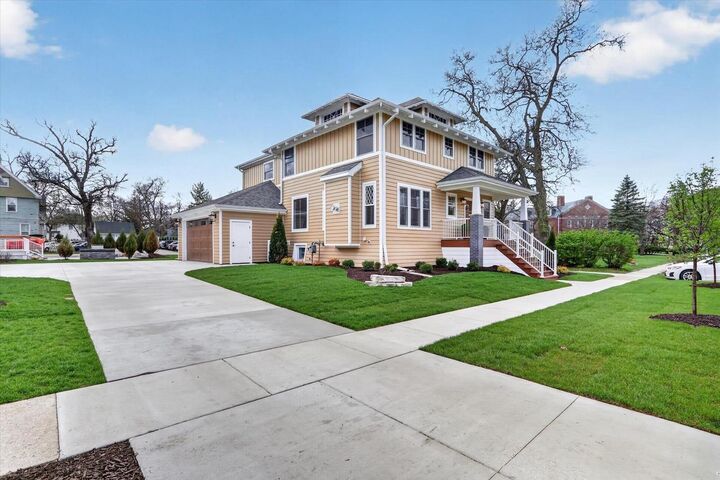 Property Photo:  716 Emerson Street  WI 53511 