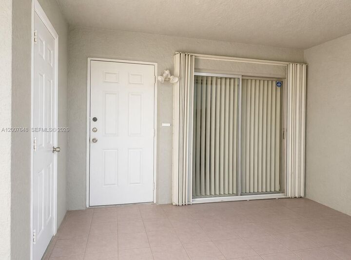 Property Photo:  15400 SW 81st Cir Ln 1011  FL 33193 