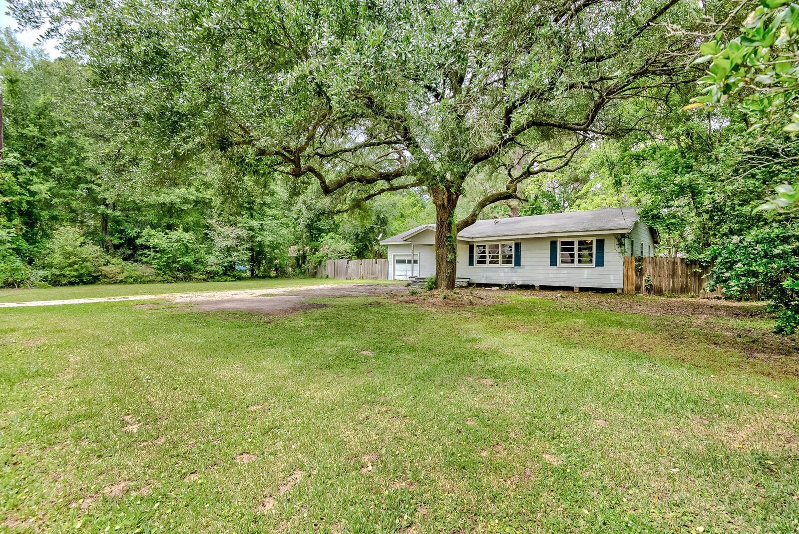 Property Photo:  195 E Chance  TX 77657 