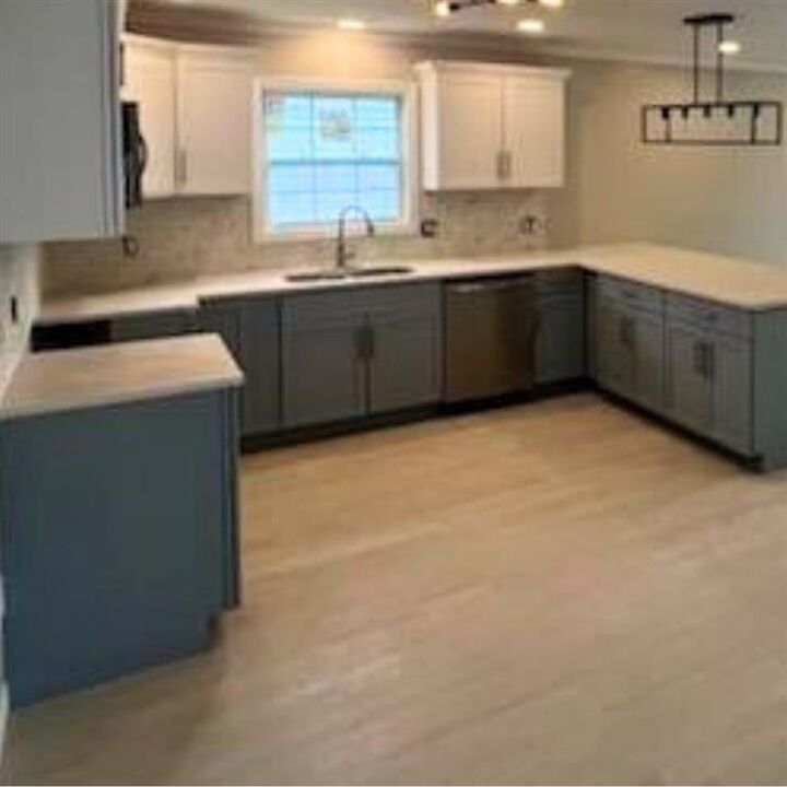 Property Photo:  207 S Bowers Avenue S  LA 70647 