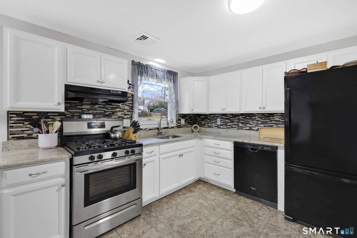 Property Photo:  41 Clover Lane  CT 06118 