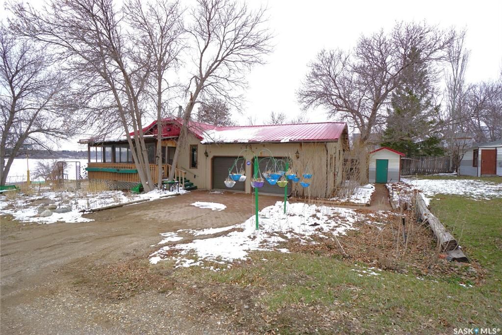 Property Photo: 202 Pickerel Street SK S0G 4L0