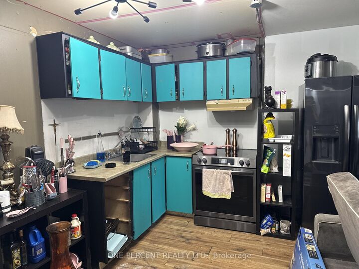 Property Photo: 815 Kyle Court 105 ON K6V 6J7