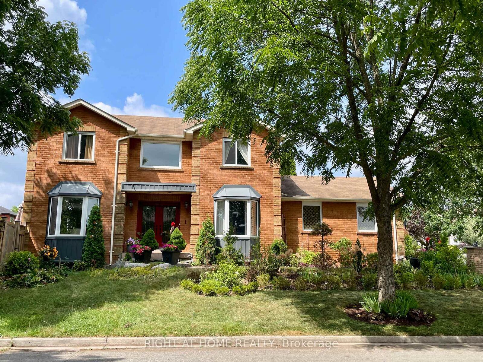 Property Photo: 1689 Major Oaks Road ON L1X 1X1