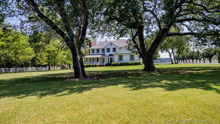 Property Photo:  72878 S 230 Road  OK 74467 