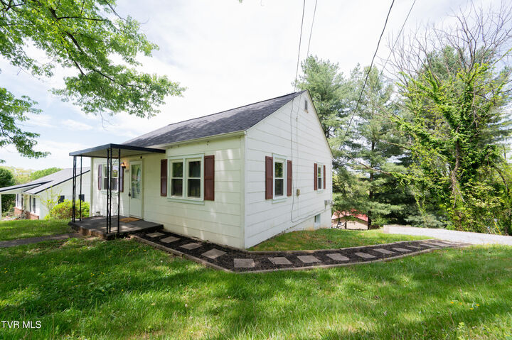 Property Photo:  2209 Locust Street  TN 37664 