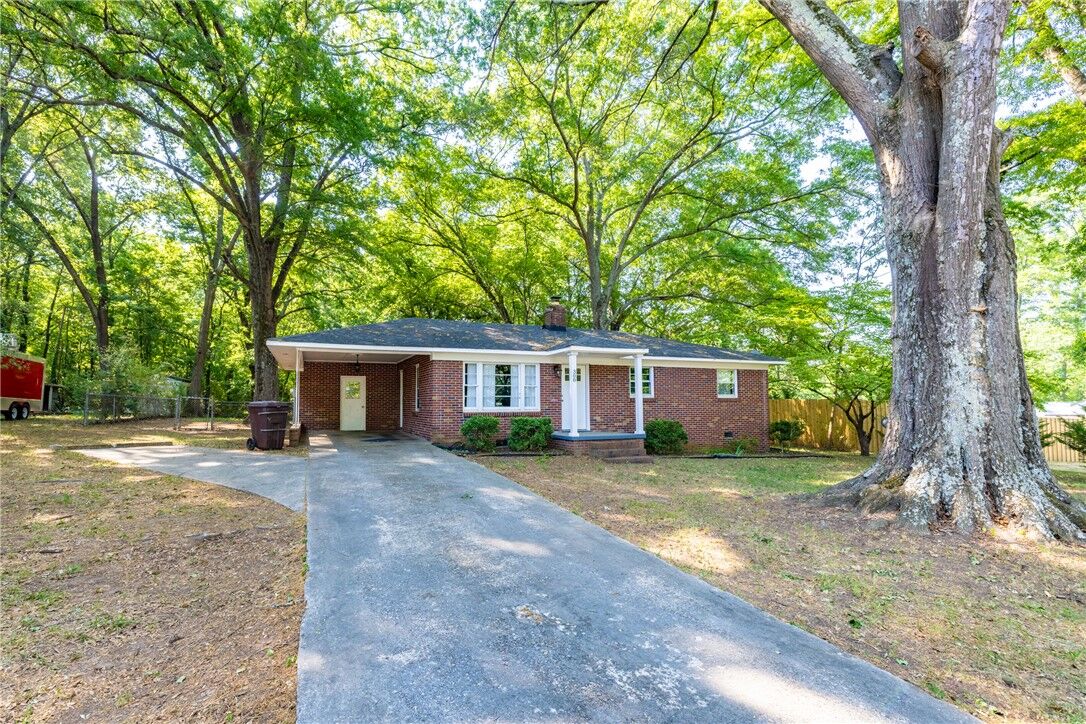 Property Photo:  308 Buchanan Circle  SC 29670 